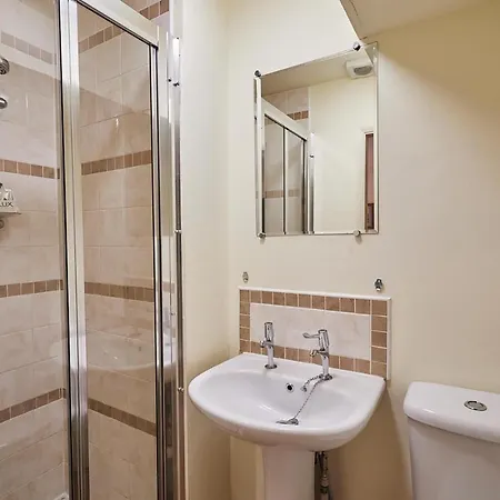 Host & - Widger Mews Daire