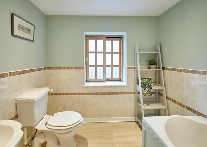 Host & - Widger Mews